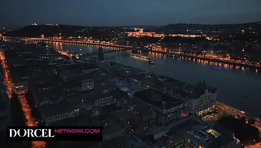 Kocasına ve misafirlerine itaatkar
