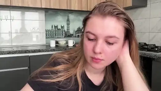 Jucielussie sabah mutfakta mastürbasyon yapıyor