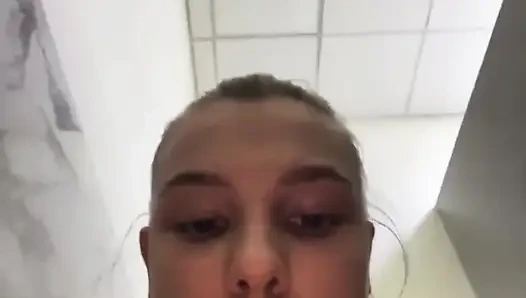 Halkın içinde ilk kez anal sikişiyor