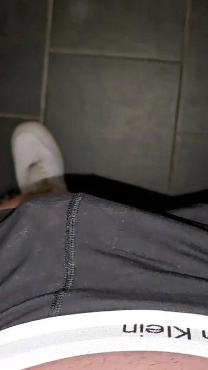 Tysk far beordrer dig til at komme i hans sorte Calvin Klein-boksershorts - PhantomGentX | Klip 2