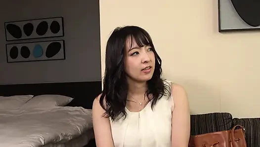 A090B09 Married to her husband who works as a reporter for a major newspaper for 7 years Married woman's secret research!