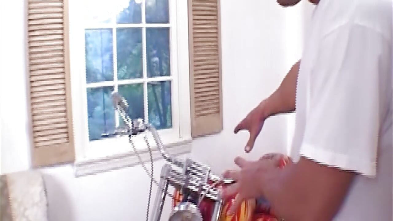 Chảy nước dãi đổi tinh sau khi liếm âm hộ ướt át chơi ba người