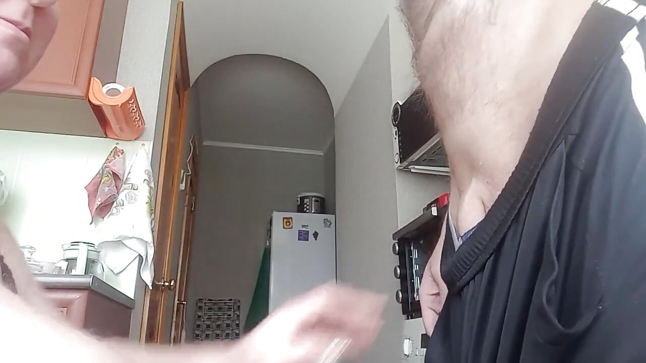 Sakso çektikten sonra kayınvalidemin ağzını dölle dolduruyorum 1