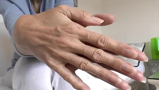 Tangan Musim Panas yang Elegan dan Kuku Jari Panjang, Dipersembahkan oleh Lady Victoria Valente
