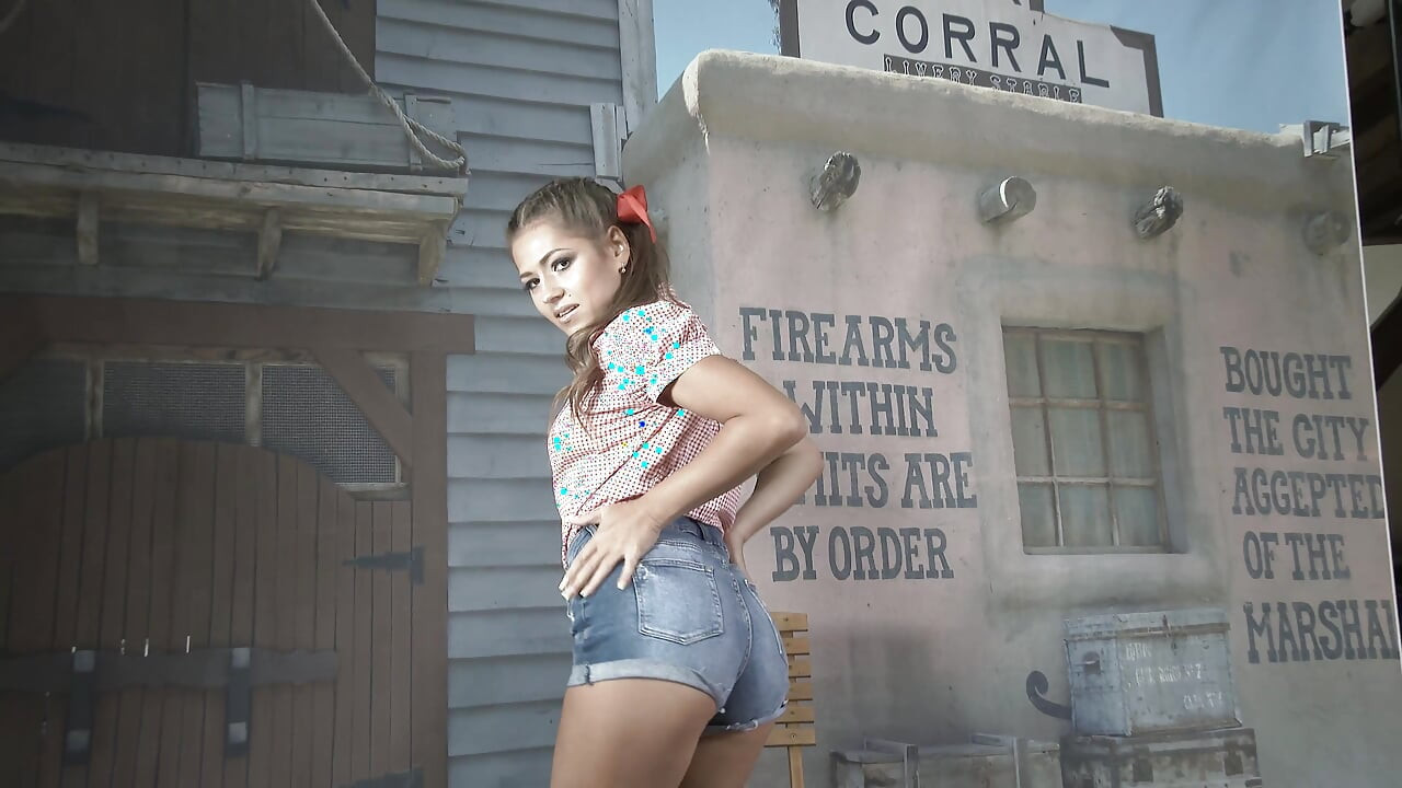 438 - Serina Gomez