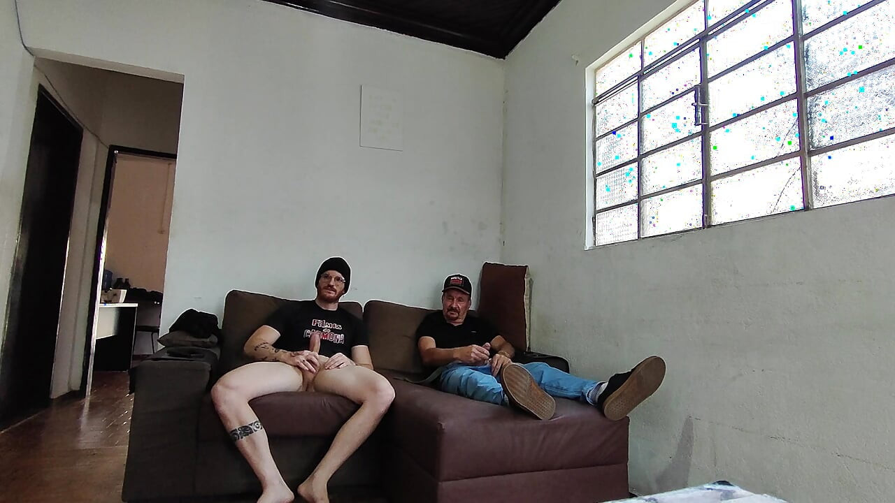 Carmona i Carlos Urach masturbiraju zajedno