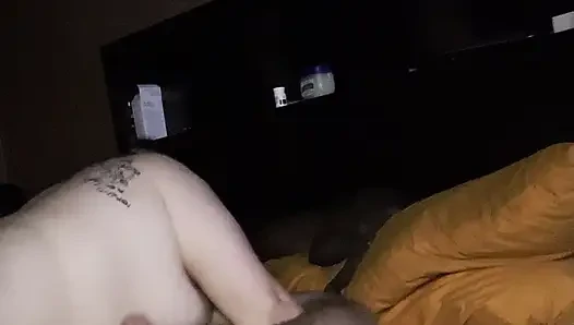 Kocasına sakso çekiyor