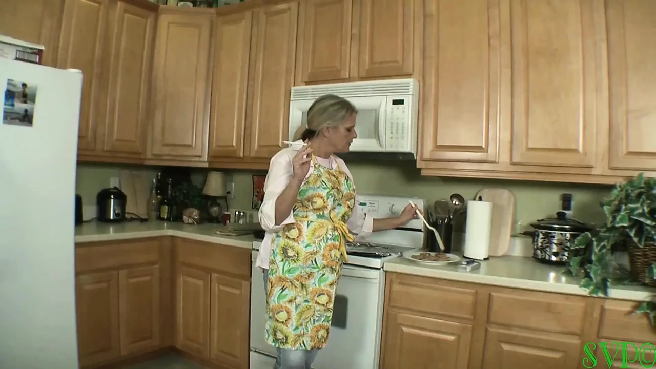 Models: Bridgett Lee & Daniel Plump Step-nana Takes Care of Horny Step-grandson Fresh Out of Boot Camp