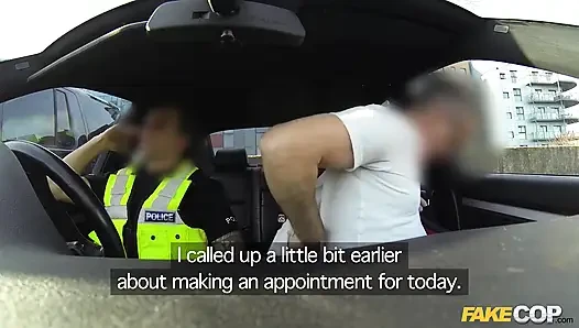 Fake cop - birkaç lezbiyenle bakış açısı üçlü seks