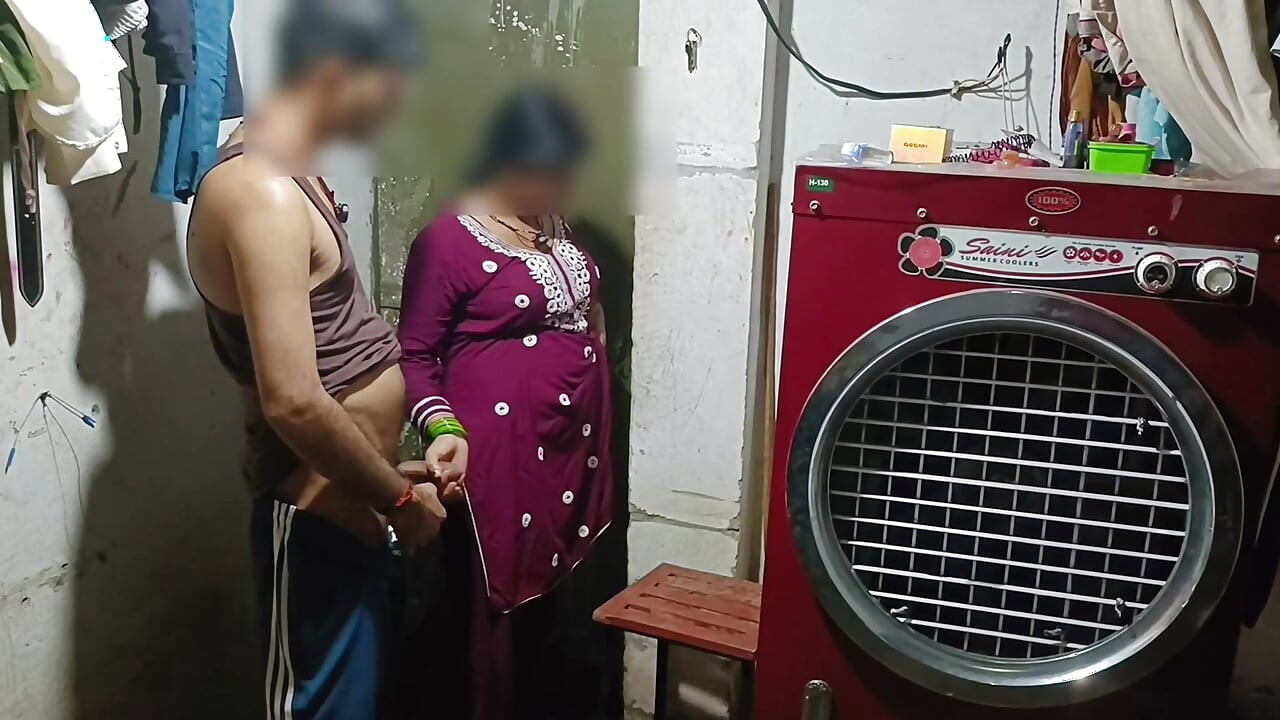 A bérbeadó szobája és éjszaka állva hindi hanggal