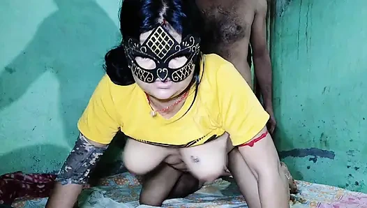 Вызывает бойфренда домой ночью и жестко трахает его задницу полностью