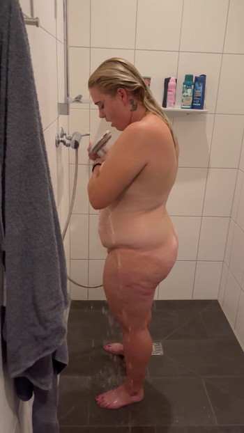 Wet pussy is brought to orgasm by the hot water jet. She wants to be fucked by her horny husband. | Clip 2