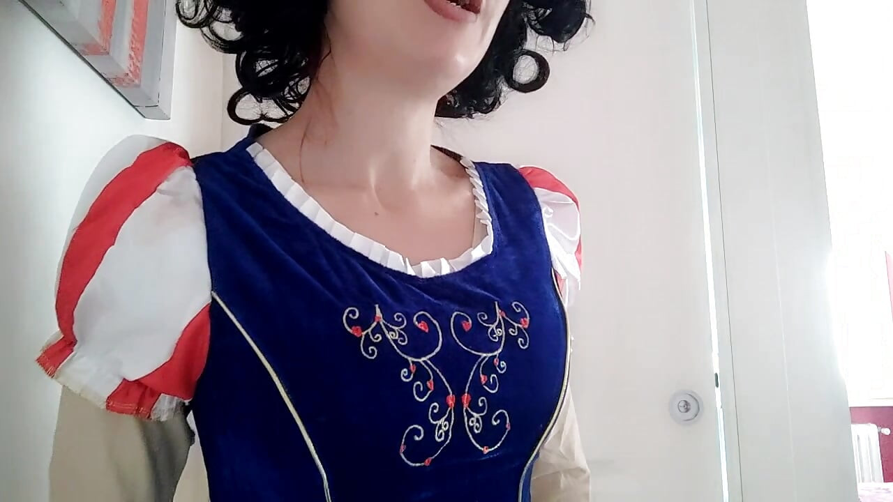 Frumoasa Albă ca Zăpada este într-adevăr prea nepoliticoasă și vorbește vulgar