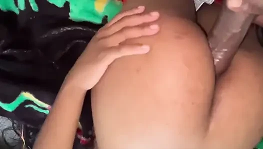 Astaga, saudara tiriku! Masukin kontol cowok Jamaika ke dalam lubang pantatku yang sempit?! Entot pantat bahenolku!! Ayah