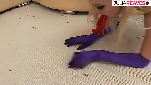 Крошку трахают в задницу и пьет сперму