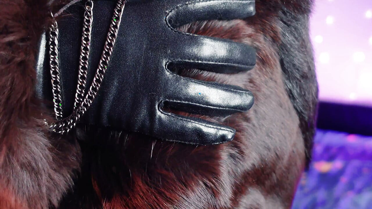 FUR FETICHE vídeo: linda dominatrix provoca e seduz. ASMR e JOI. Arya Grander.