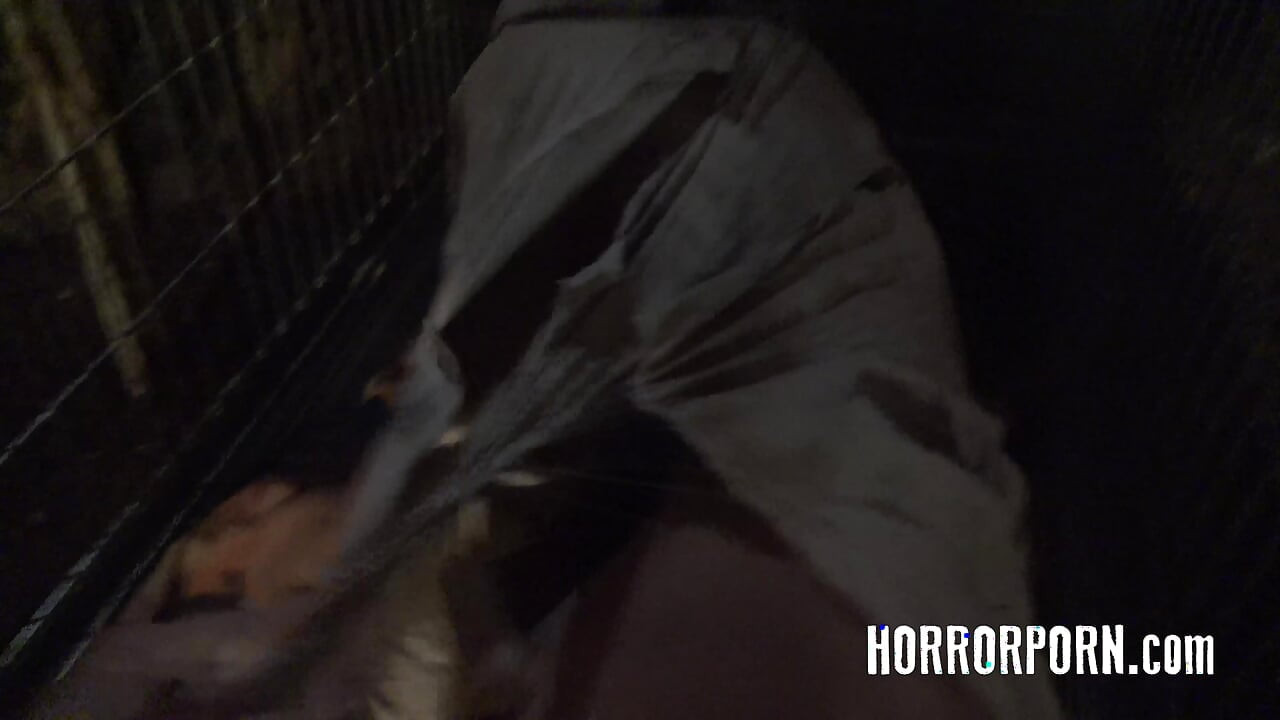 The girl in the cage (Horror Porn)