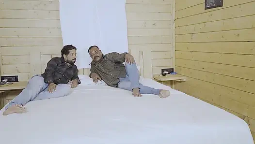 ZWEI STIEFBRÜDER TAUSCHEN IHRE EHEFRAUEN REGELMÄßIG FÜR HARDCORE-GRUPPENSEX