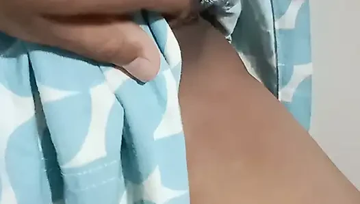 Hintli kız ilk kez sıkı amcığını gösteriyor