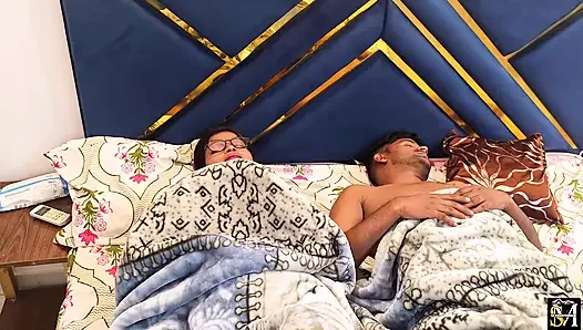 Kakak tiri india dientot habis-habisan sama adik tirinya pagi-pagi!