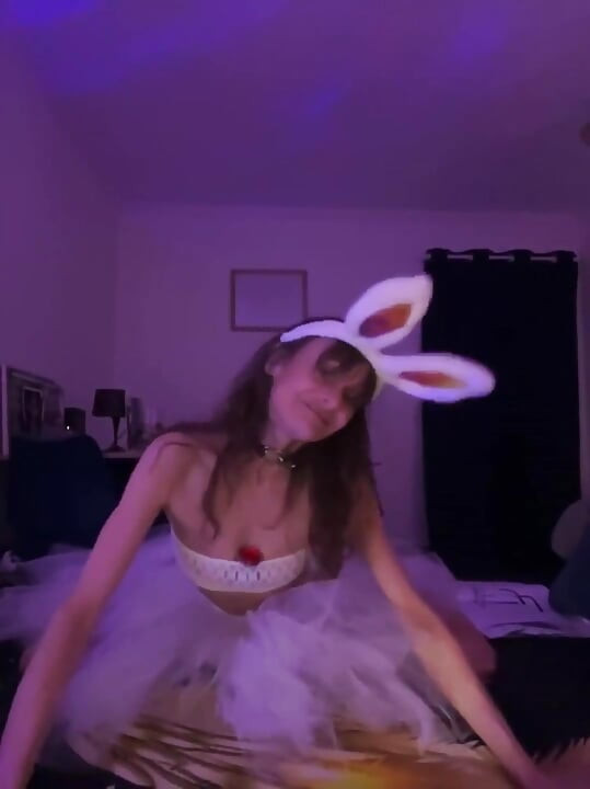 Nøgen dansende kanin