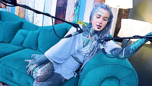 Ich spreche über S - Shame - ASMR podcast SFW spricht goth dünnes mädchen dreadlocks tattoo-modell inked mädchen