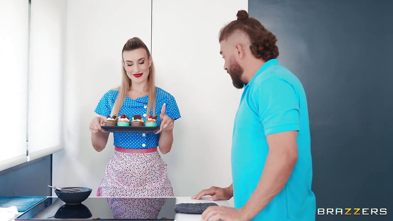 Brazzers - Apra Shay Is on Freaky Roomie and Gets Her Big Ass Pounded