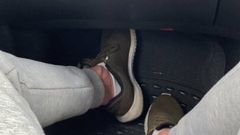 Kaus kaki dan sepatu olahraga – anak kulit putih Inggris