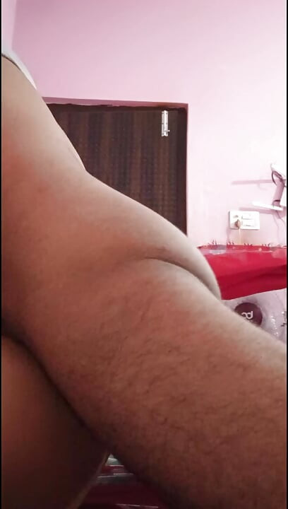 Indian Bhabi Seduces the Delivery Boy – A Hot and Passionate Encounter"