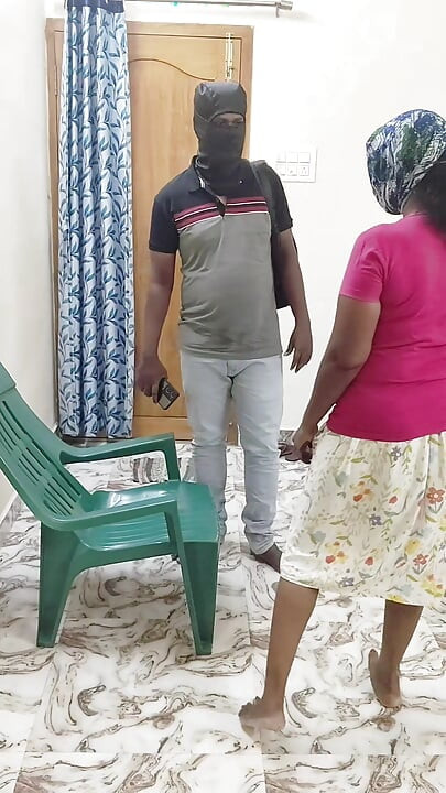 Darlehenssammler fickt die unschuldige hausfrau