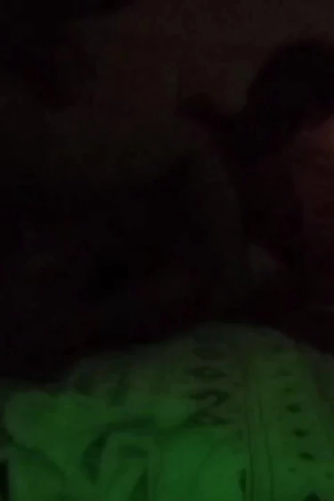 热辣人妻和好朋友在酒店房间享受