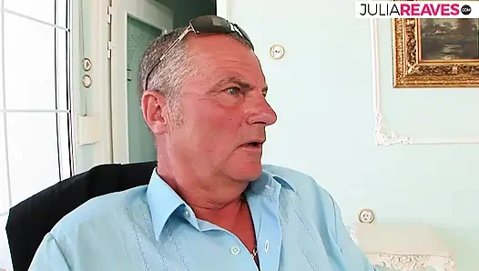 Pantat cewek jalang ini dientot habis-habisan sama kontol besar sampai dicrot di mulut