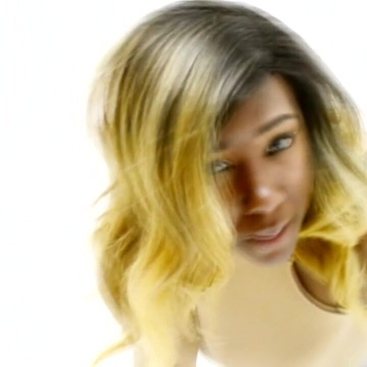 Πούτσα καταπίνει τη λεία