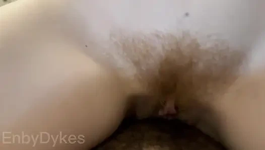 Tribbing mit POV: Ich werde meine frau nicht zu bett gehen lassen, bis ich meine haarige muschi an ihrer reibe!