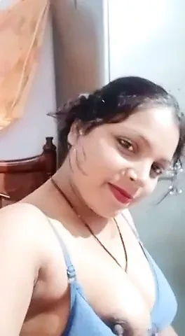 Desi cute Aunty boobshow