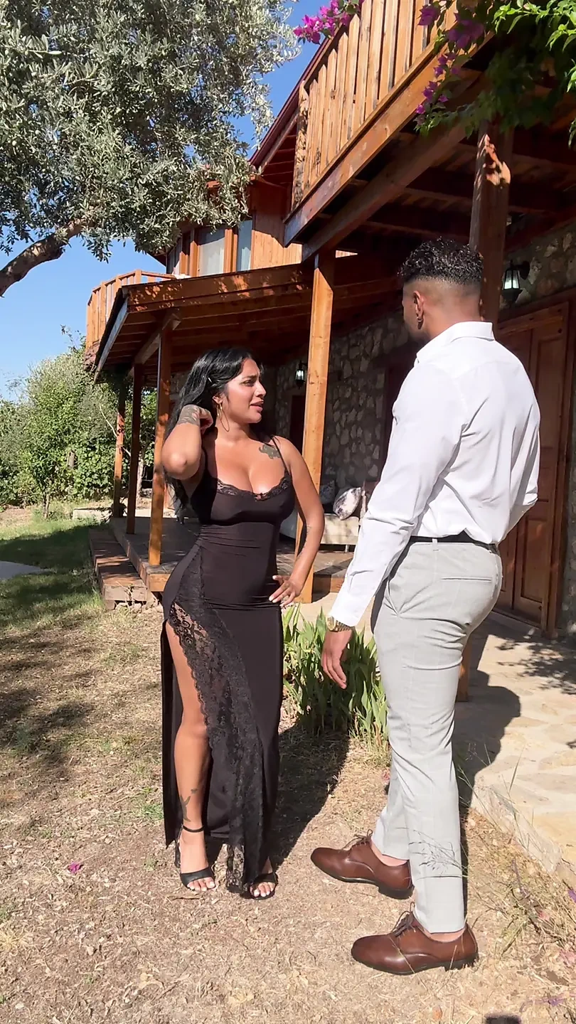 巨大的鸡巴为丰满的印度人Yasmina Khan