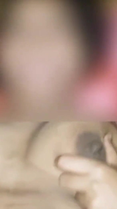 보지를 핥는 걸 즐기는 인도 소녀 | 클립 3