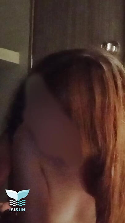 Ich hatte Sex mit dem besten freund meines mannes, während er im Pool in einem Haus war, das ich mit seinen freunden ging. Es tut mir leid