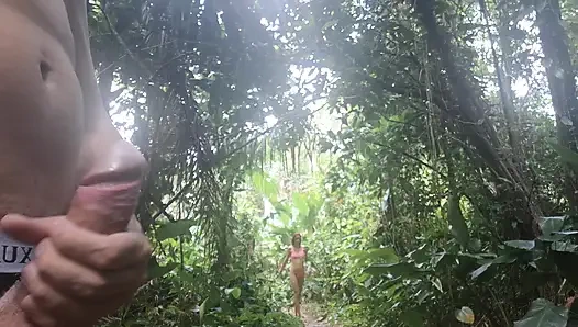 Gadis ini mergokin aku lagi masturbasi di pinggir jalan sambil nonton aku