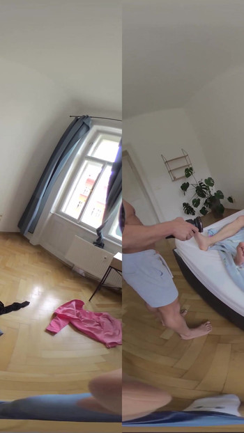Uzbudljiv trenutak iz "Lady Gang & Maddy Black - Nečuvena orgija prskanja! Najbolji prijatelji razmjenjuju, špricanje i spermu - VR dio jedan"