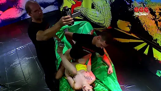 Ggg, John Thompson - Блондинка-бомба В Гэнгбэнге Вживую На Сцене