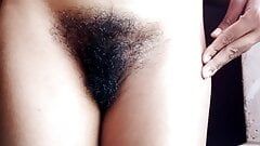 Sexy Mädchen rasiert ihre schöne Muschi