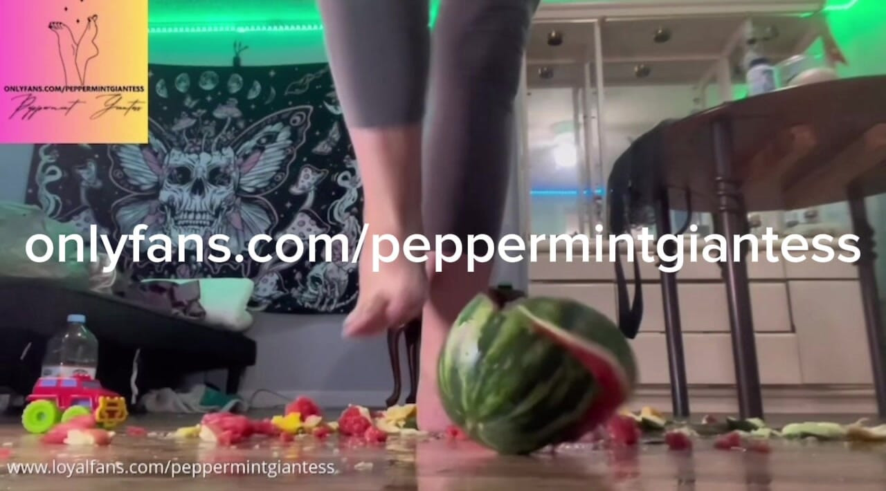 Size 16 Barefoot Fruit Crush Giantess Destruction