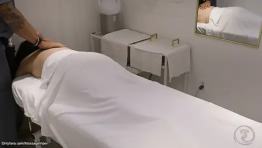 Legit massage client gets a happy ending