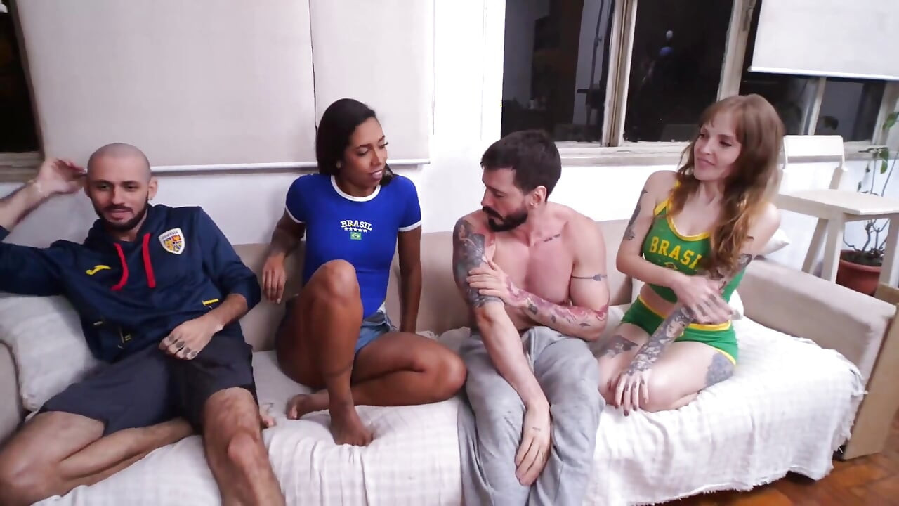 Depos De Assistir O Jogo De Futebol Teve Sexo E Troca De Casal
