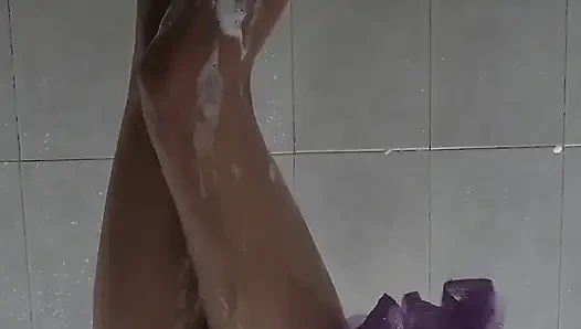 Aku merekam videoku lagi mandi