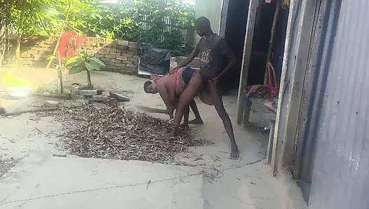 Desi housewife ki outdoor chudai ki