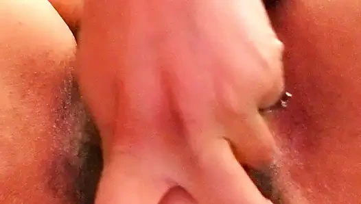 Pelacur Muda Bermain Dengan Dirinya Sendiri