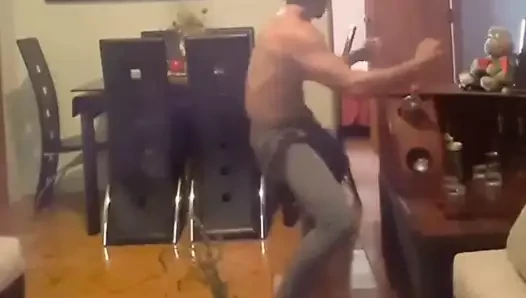 Çok seksi vücutla çok seksi dans etmek