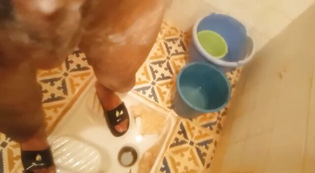 7oway sydto fl7mam wmcha kaykft 3liya fdouch